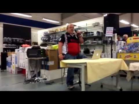 Olle Jönsson från Lasse Stefanz sjunger Liljor i Råstorp