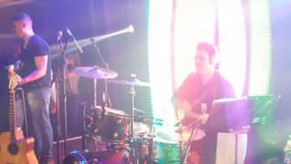 Caio Triglia batera Jesus Apaga a Luz- Henrique e Juliano