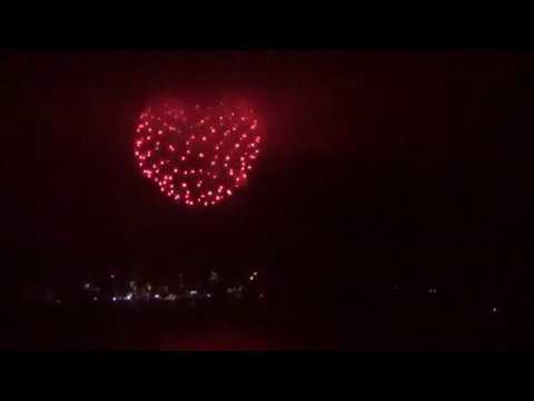 Bem vindo 2020! Festa de fogos de artifício do ano da travessia do lago Sun Moon Lake Véspera de Ano Novo/Festa de fogos de artifício de véspera de Ano Novo