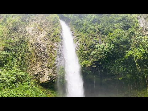 image-How long is the La Fortuna waterfall hike?