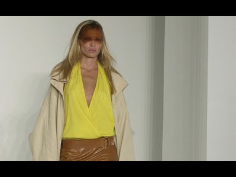 DKNY Spring 2001 New York - Fashion Channel