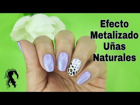 Uñas naturales efecto metalizado. Diseño de la semana. Acentos violeta. tendencia 2022