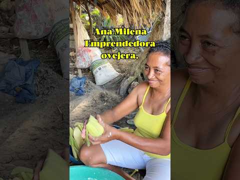 Mujer emprendedora en nuestro pueblo Ovejas-Sucre, Colombia, bollo de maíz.