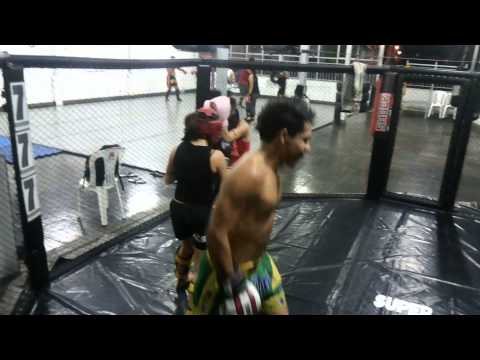 Índio Turbo no octógono com alunos