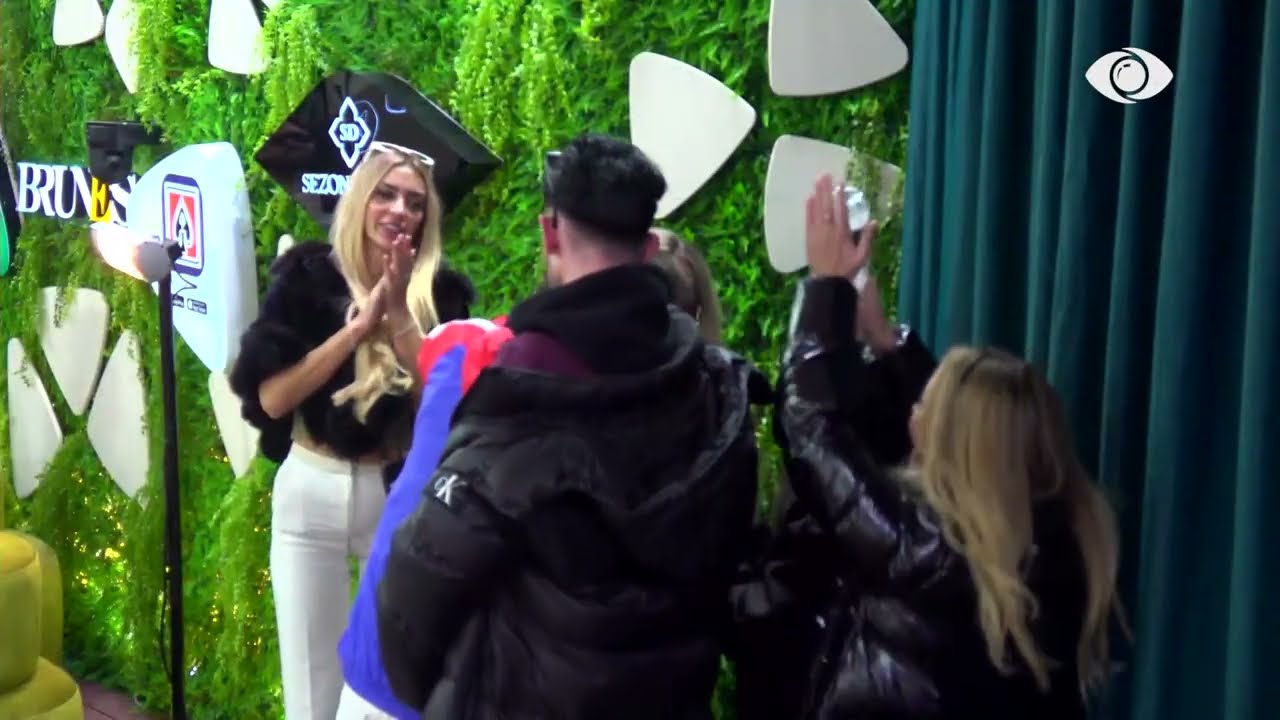 Babi të do/ Armiri qan pas surprizës së vajzës