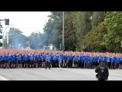 [Großeinsatz HSV vs Hansa Rostock] 6.000 Hansa Fans in Hamburg // Fanmarsch Hansa + Pyro im Stadion