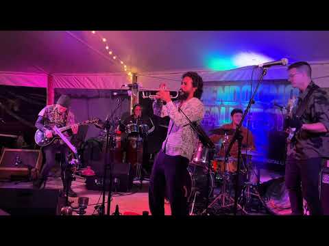 La Onda performs Water No Get No Enemy