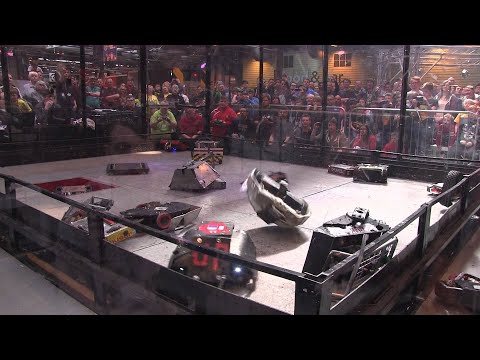 Robot Gladiator fight - 18 robot free-for-all | Robochallenge 2015