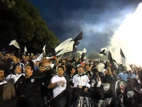 "Recibimiento Danubio vs defensor(hijo) | Apertura 2013" Barra: Los Danu Stones • Club: Danubio