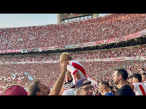 "San Martin baja (RIVER 1-1 Argentinos jrs) Copa de la liga 2024" Barra: Los Borrachos del Tablón • Club: River Plate • País: Argentina