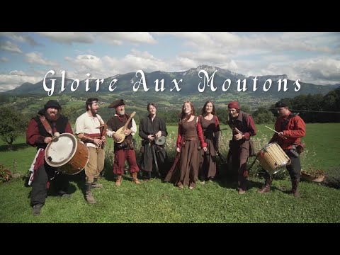Gloire Aux Moutons - La Rioule des Compagnons du Monde