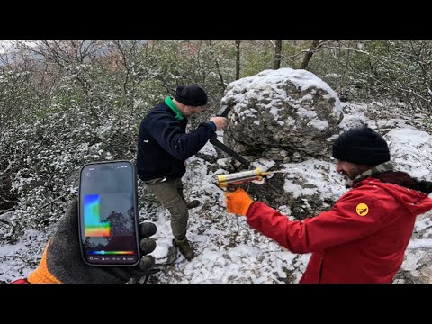 Eşkıyalar Define Kasalarını Büyük Kayalar Altına Gizlemişler !!!