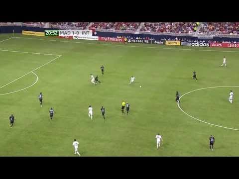 Jonathan Il Divino umilia Cristiano Ronaldo