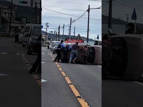 倒れた車の戻し方#警察 #感動 #車 #shorts