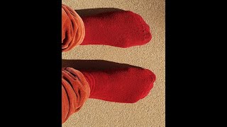 Coronavirus et chaussettes rouges