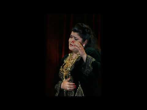 Vaji i Çajupit  , Mimoza Kostari e grupi shumezeresh "vajz e valeve" !