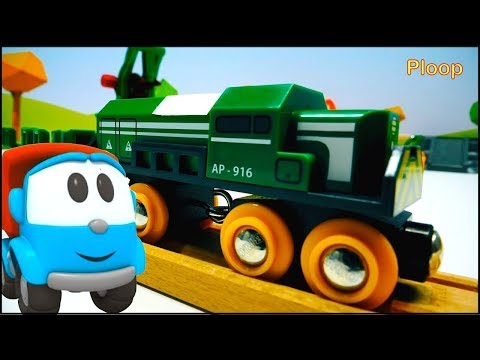 Leo the Truck - TOY TOWN TRAINS! - BRIO Toys Locomotive unboxing for kids