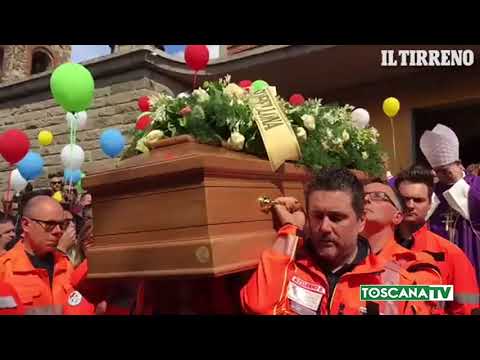 2018-06-03 PRATO - CENTINAIA DI PERSONE AI FUNERALI DI ELISA