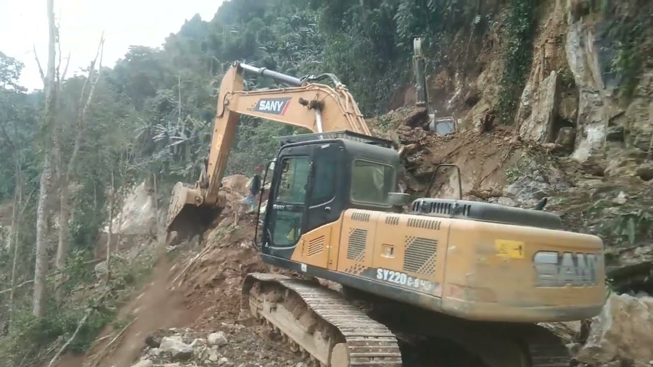 Three JCB together work at Landslide Area : Arunachal Pradesh