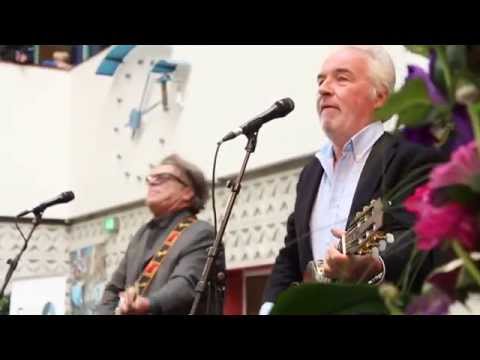 Brødrene Olsen - Smuk som et stjerneskud / Fly on the wings of love live fra pressemøde i Odense