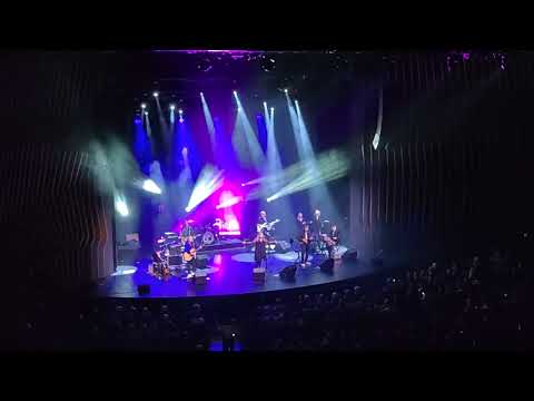 Novi Fosili - Čuješ li me, jel' ti drago/ Nikad više staro vino/ Diridonda (Live in Belgrade)