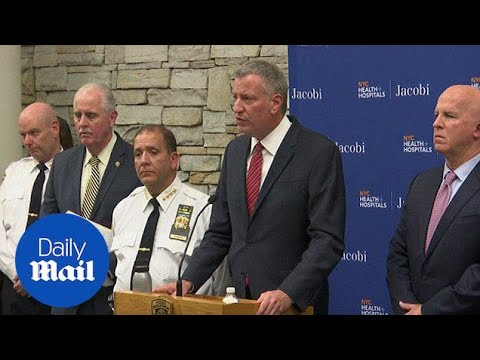 Mayor Bill de Blasio give press conference on NYPD shooting - Daily Mail
