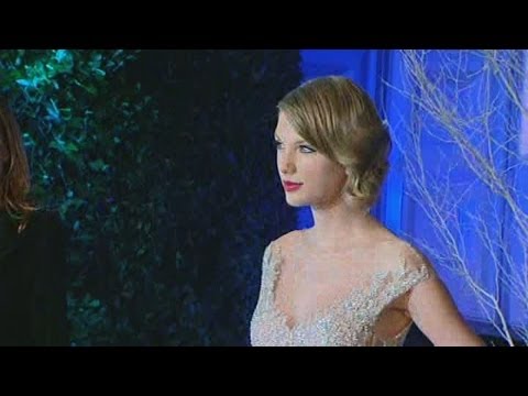 テイラー・スウィフト、恋愛について。テイラー、恋、ロンドンに引っ越し、ウィリアム王子のファンであることについて (Taylor Swift on her love life: Taylor on love, moving to London and being a fan of Prince William)