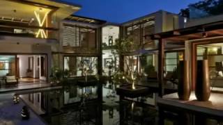 Contemporary Home Design with An Extensive Use Of Glass