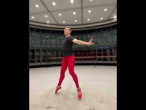 “This is iconic!!! #centerstage @freewilly15 ❤️