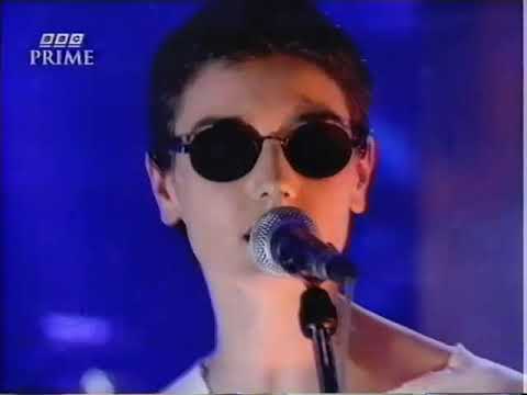Shane MacGowan Sinead O'Connor Haunted Top of the pops 14 apr 1995