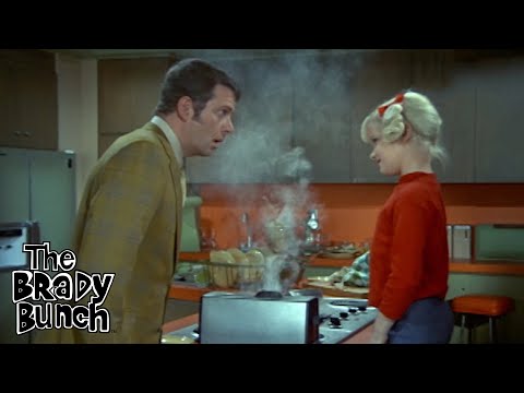 The Brady Girls Make Breakfast!