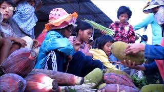 preview picture of video 'A Lưới's morning market'