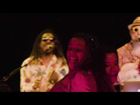 SAI DA JANELA (#Carimbozinho) - MASSARANDUB - Sergio BACA et Stef PAI VEIO