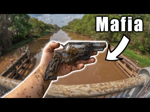 We Found An Old Mafia Dumpsite Magnet Fishing - Manet Fishing Gone Crazy (6 Guns, Knifes And More)
