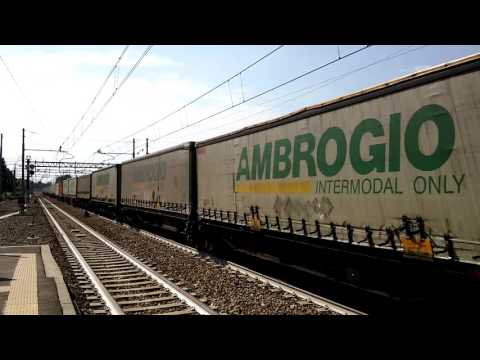 IL SALUTO DELLA E.652 088 CON MERCI AMBROGIO IN TRANSITO A TORINO STURA (TO) 10 - 9 - 2016
