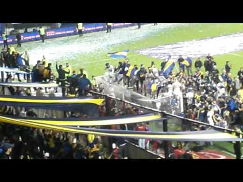 "JUGADORES CANTANDO CON LA  12 / Boca Campeon 2015" Barra: La 12 • Club: Boca Juniors • País: Argentina