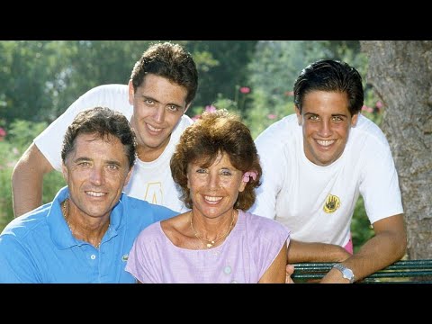 Mort de Sacha Distel : Ses fils Laurent et Julien reviennent sur sa fin de vie terrible