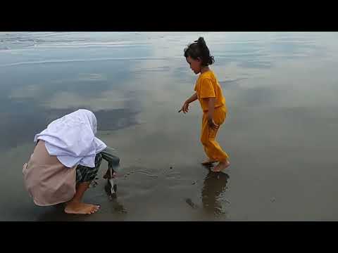 Enjoy Parangtritis Beach with Family