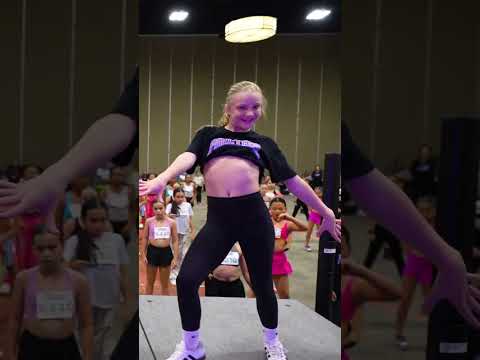 @bella_mosley_ brought the 🔥🔥🔥 in @gabedofficial 's Junior room!