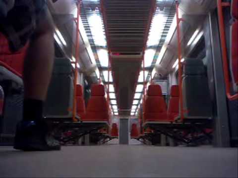 Linka C Odjezd soupravy M1 ze stanice Ládví