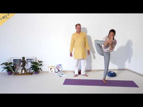Fuß-Kopf-Stellung im Stehen - Yoga Asana Lexikon