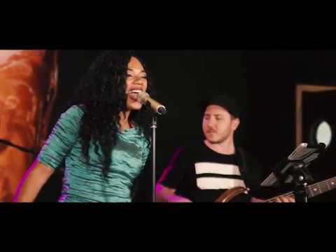 Julie Mayaya - Live Sessions