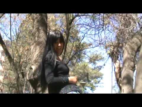 JOSE LUIS CORDOVA & BIANCA IRIS CORDOVA - Colgado en tus manos Clip en español