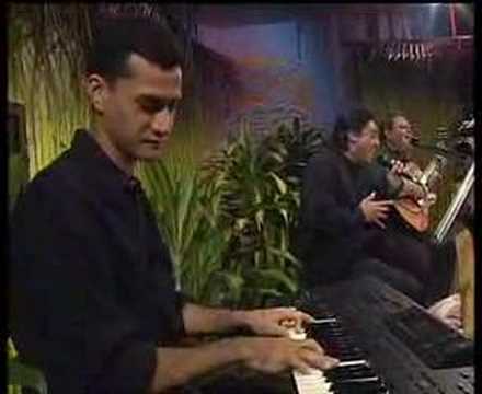 "Trio KIKIRIRI" band for a Medley #10