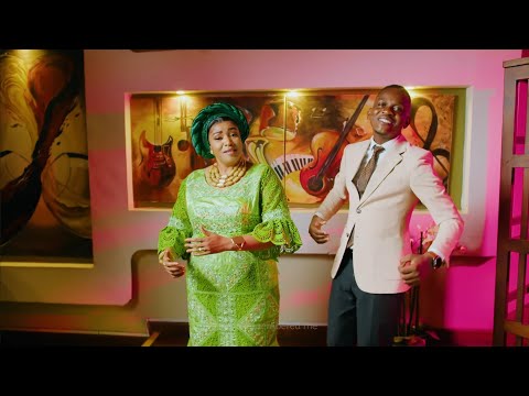 Sarah Mathe Ft Mathias Walichupa - Umenikumbuka (Official Music Video)