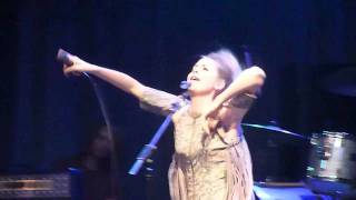 Diana Vickers . Remake me and you. Leamington spa 9 Nov 2010.