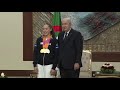 Je remercie le Président pour son soutien... et je suis fier de représenter les Algériens et de les rendre heureux. Le Président de la République a reçu sa... Championne olympique et mondiale Kilia Nammour :