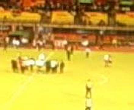 Insultos al arbitro en el partido de Caracas-Mineros