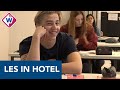 Examenleerlingen krijgen les in naastgelegen hotel - OMROEP WEST