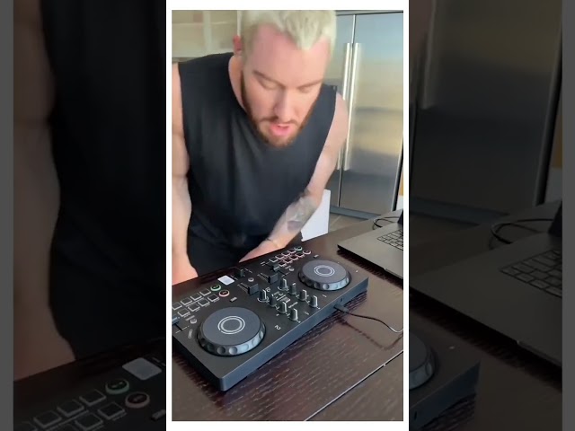 Vídeo relacionado con Bundle Pioneer DJ |AlphaTheta House Party: DDJ-FLX2, HDJ-CUE1, DM-40D